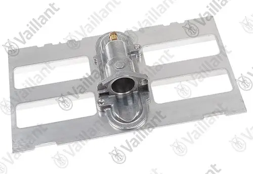 Verteilerrohr von Vaillant, montiert auf einer flachen Metallplatte mit mehreren Aussparungen zur Befestigung. Das Rohr hat eine Öffnung und einen Anschluss.